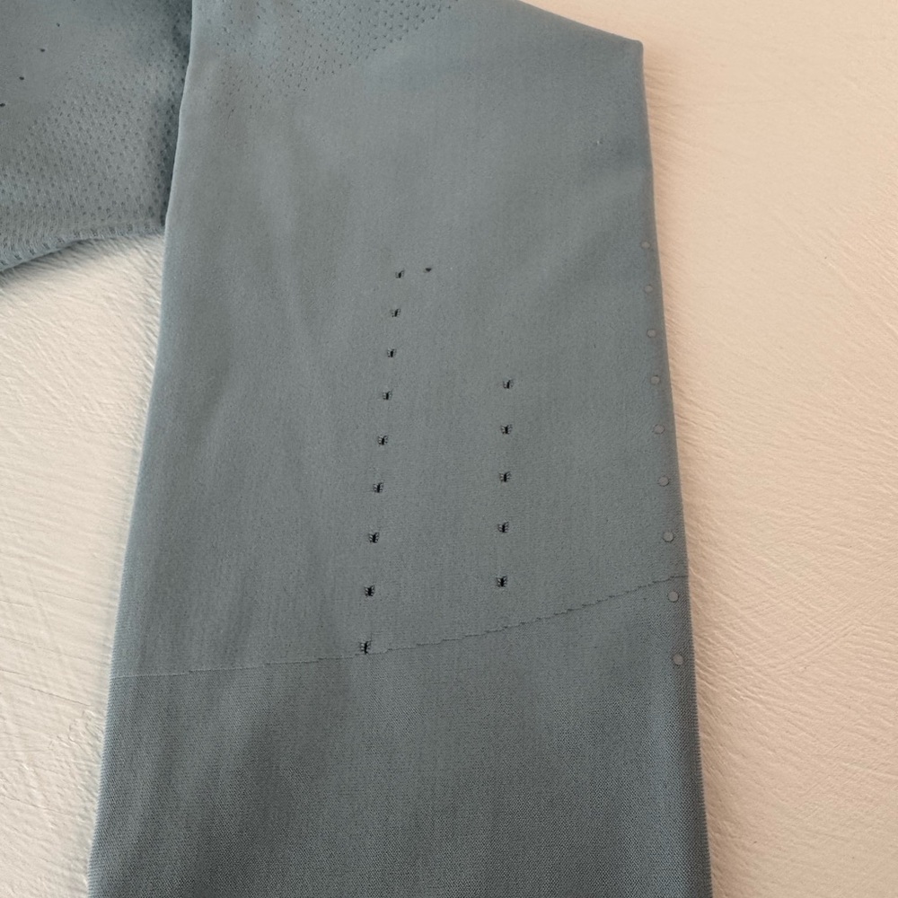 Lululemon Athletica Sky Blue Leggings - Picture 3 of 10